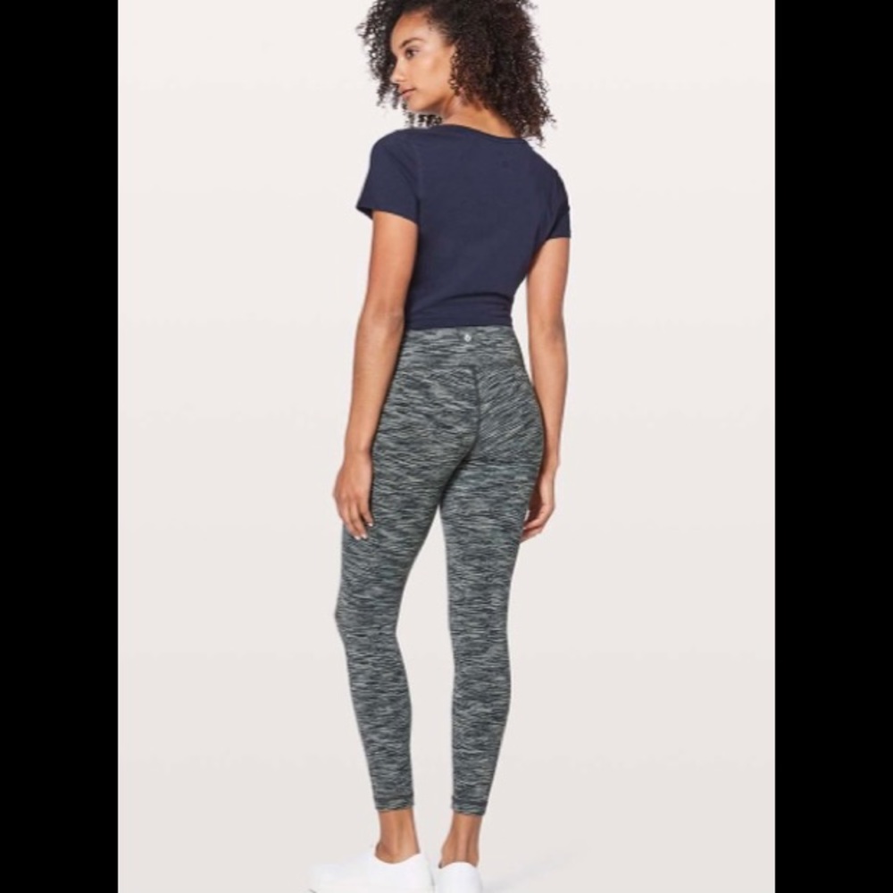 Lululemon Wunder Under Hi-Rise 7/8 Tight *25"
Wee Are From Space Black Slate